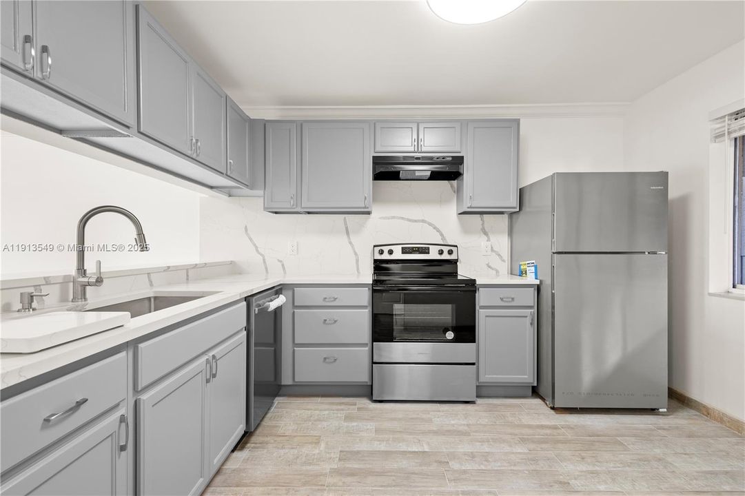 На продажу: $199,500 (2 спален, 2 ванн, 1350 Квадратных фут)