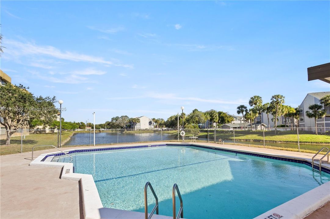 На продажу: $199,500 (2 спален, 2 ванн, 1350 Квадратных фут)