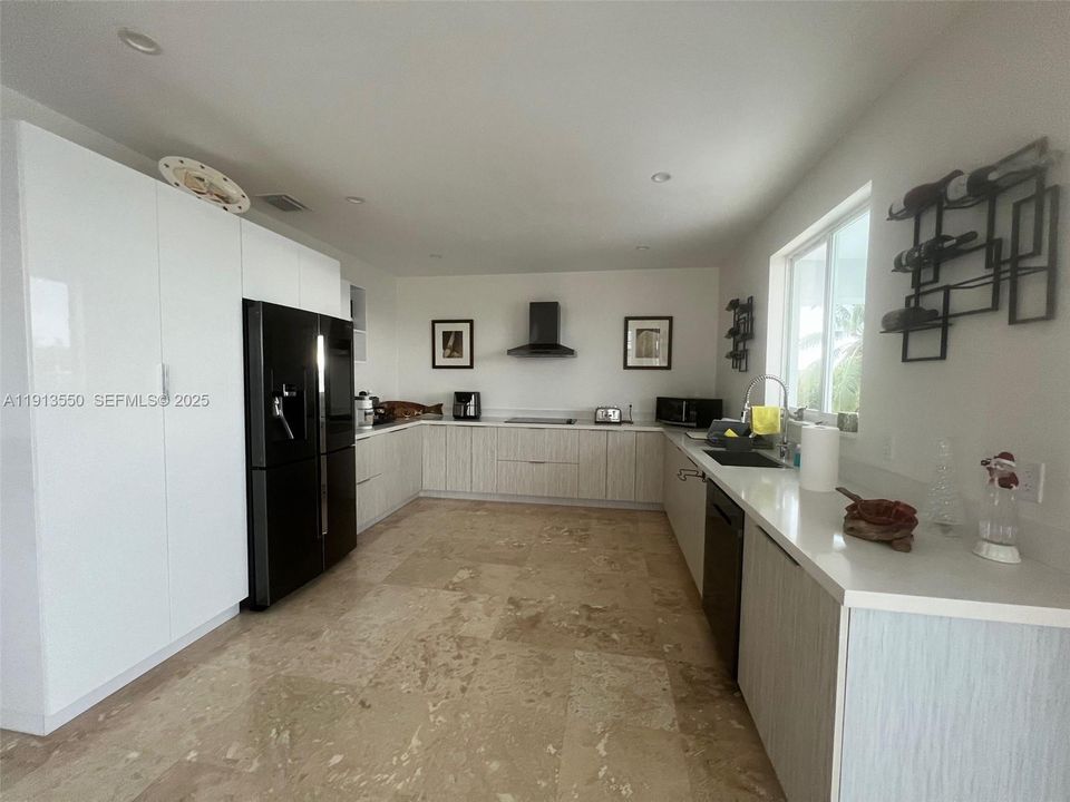 For Rent: $5,000 (3 beds, 2 baths, 0 Square Feet)