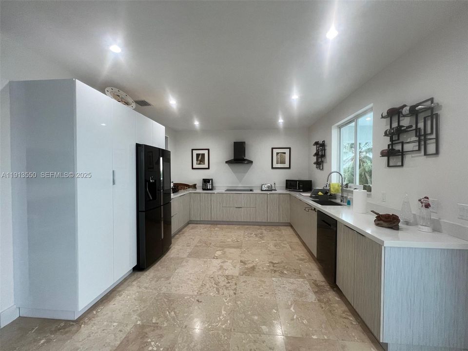 For Rent: $5,000 (3 beds, 2 baths, 0 Square Feet)