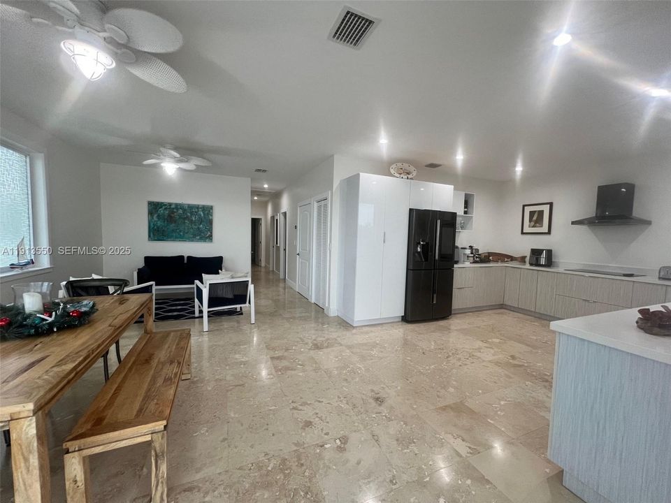 For Rent: $5,000 (3 beds, 2 baths, 0 Square Feet)