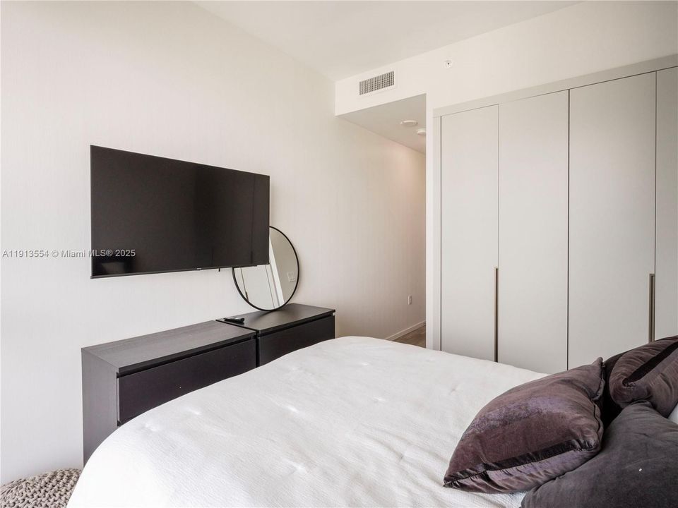 For Rent: $9,950 (3 beds, 3 baths, 1450 Square Feet)