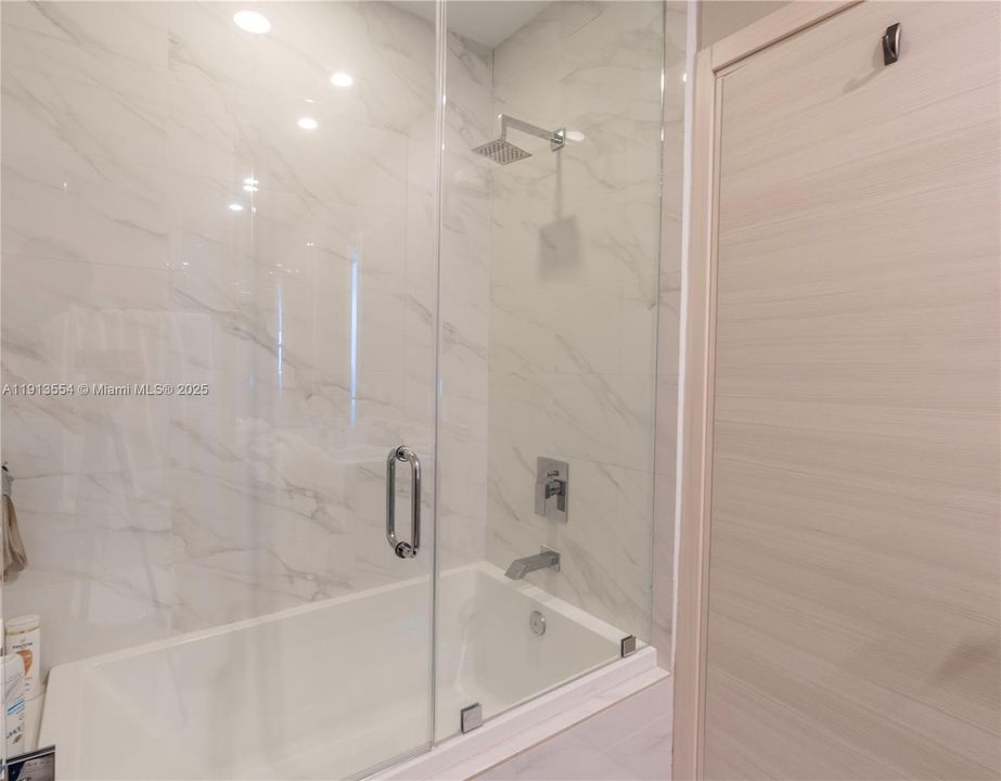 For Rent: $9,950 (3 beds, 3 baths, 1450 Square Feet)