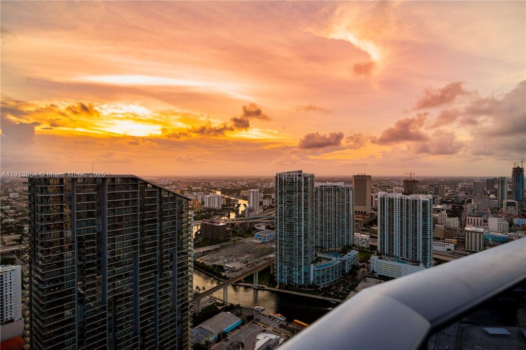 For Rent: $9,950 (3 beds, 3 baths, 1450 Square Feet)