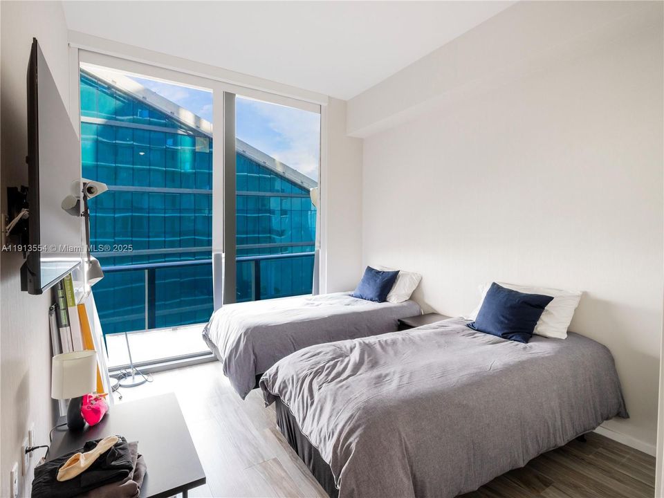 For Rent: $9,950 (3 beds, 3 baths, 1450 Square Feet)