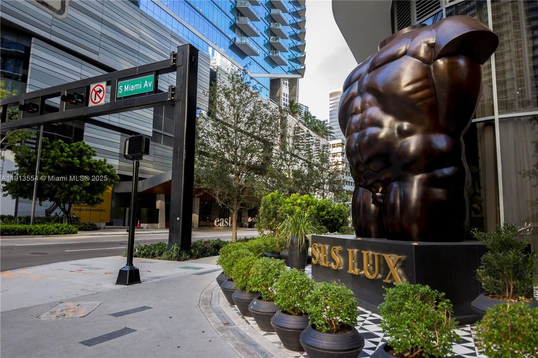 For Rent: $9,950 (3 beds, 3 baths, 1450 Square Feet)