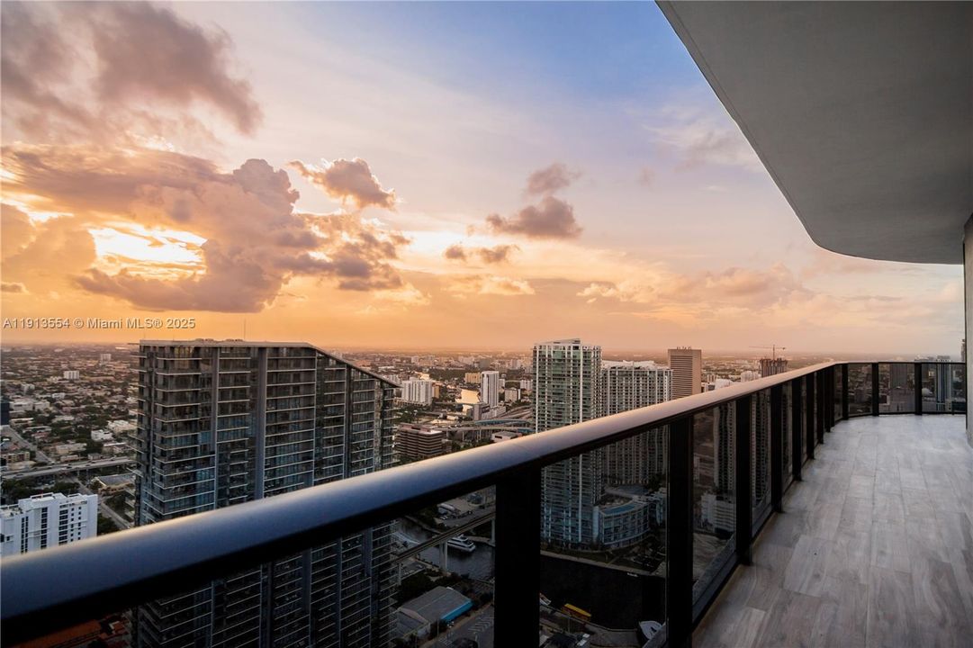 For Rent: $9,950 (3 beds, 3 baths, 1450 Square Feet)