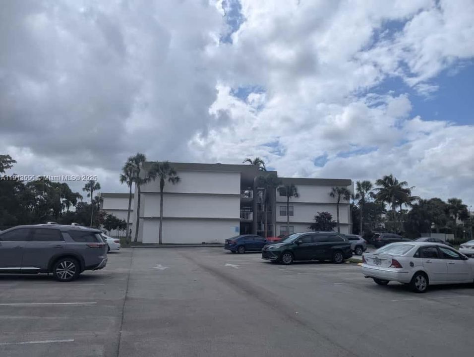 For Rent: $1,850 (2 beds, 2 baths, 1252 Square Feet)