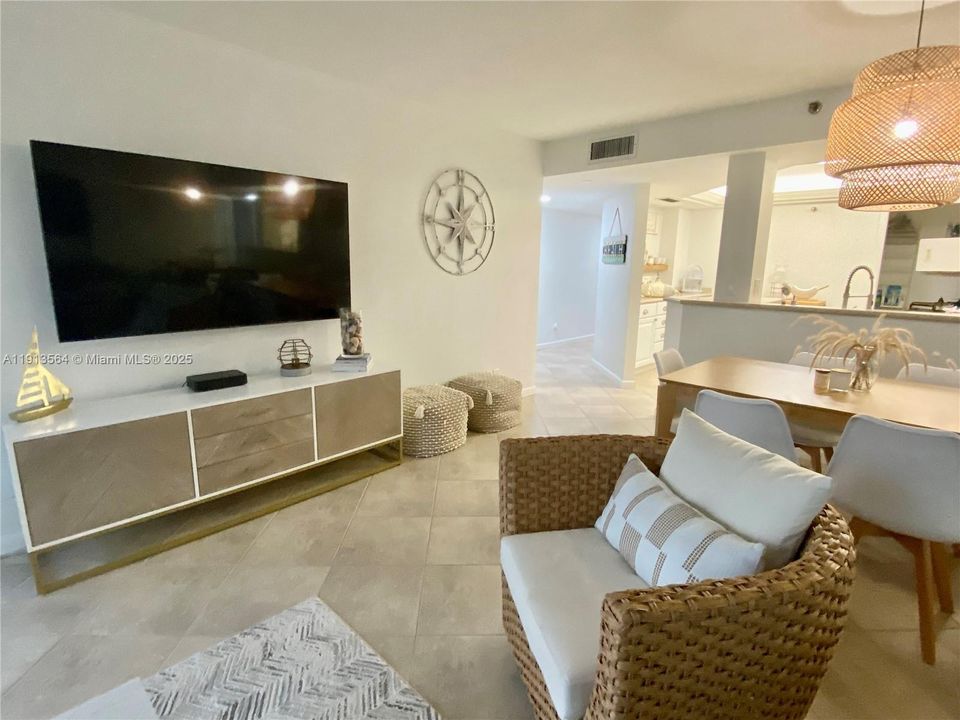 В аренду: $3,300 (2 спален, 2 ванн, 1307 Квадратных фут)