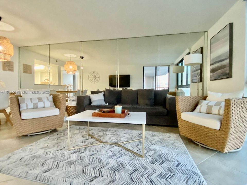 В аренду: $3,300 (2 спален, 2 ванн, 1307 Квадратных фут)