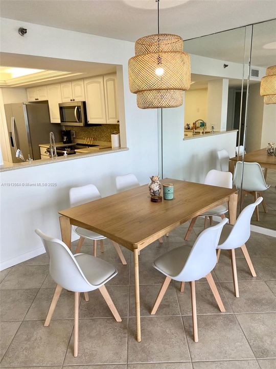 В аренду: $3,300 (2 спален, 2 ванн, 1307 Квадратных фут)