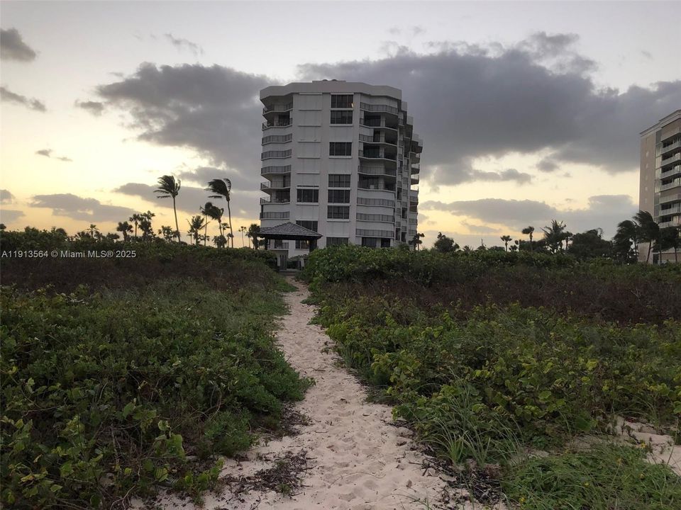 В аренду: $3,300 (2 спален, 2 ванн, 1307 Квадратных фут)