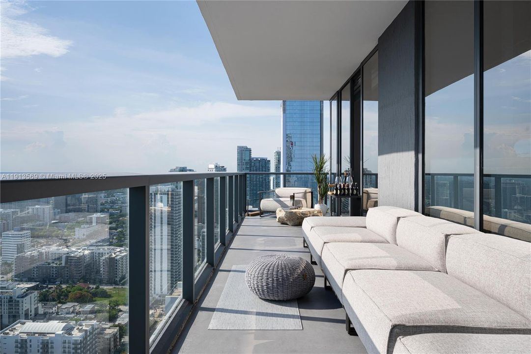 For Sale: $3,950,000 (3 beds, 3 baths, 3313 Square Feet)