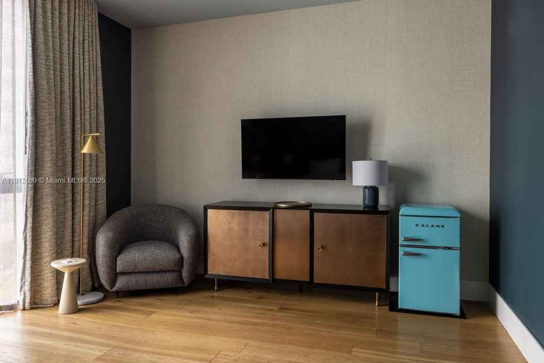 For Sale: $3,950,000 (3 beds, 3 baths, 3313 Square Feet)