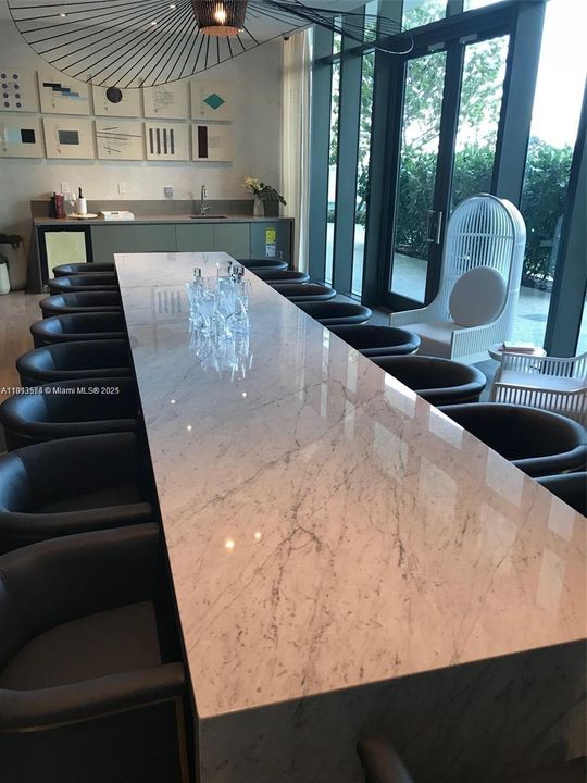 For Rent: $4,450 (1 beds, 1 baths, 706 Square Feet)