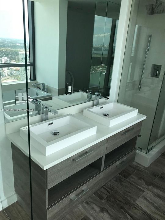 For Rent: $4,450 (1 beds, 1 baths, 706 Square Feet)