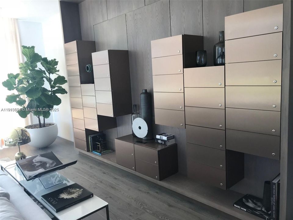 For Rent: $4,450 (1 beds, 1 baths, 706 Square Feet)