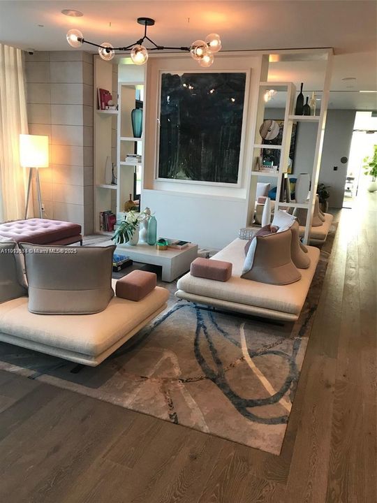 For Rent: $4,450 (1 beds, 1 baths, 706 Square Feet)