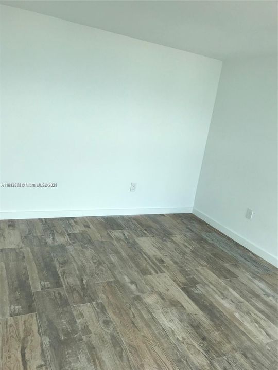 For Rent: $4,450 (1 beds, 1 baths, 706 Square Feet)