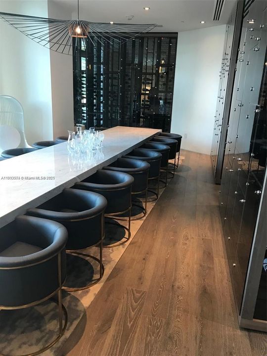 For Rent: $4,450 (1 beds, 1 baths, 706 Square Feet)