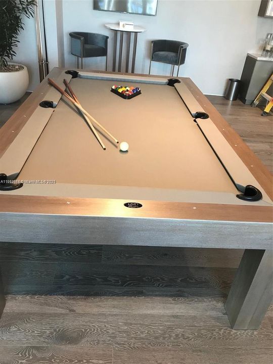 For Rent: $4,450 (1 beds, 1 baths, 706 Square Feet)