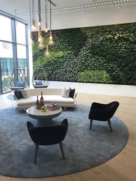 For Rent: $4,450 (1 beds, 1 baths, 706 Square Feet)