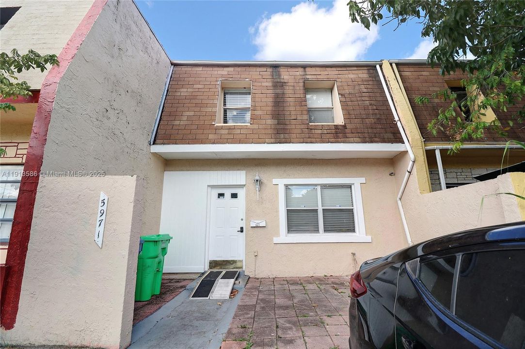 En Venta: $315,000 (4 camas, 2 baños, 1542 Pies cuadrados)