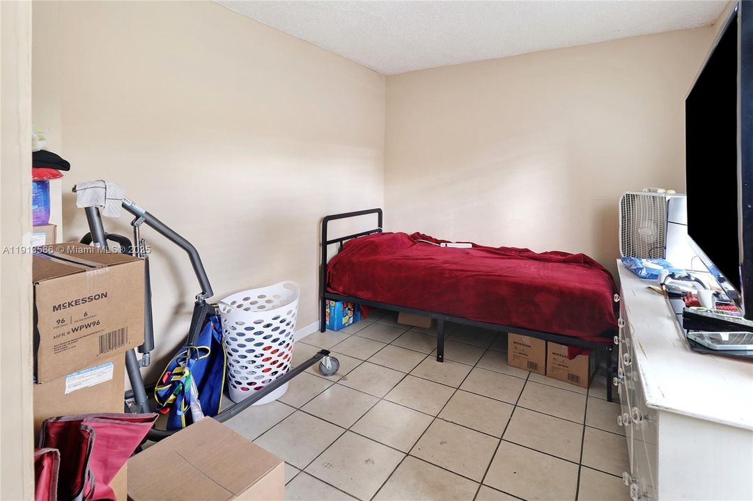 En Venta: $315,000 (4 camas, 2 baños, 1542 Pies cuadrados)