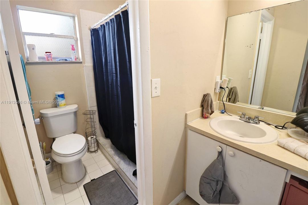 En Venta: $315,000 (4 camas, 2 baños, 1542 Pies cuadrados)