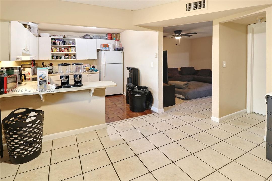 En Venta: $315,000 (4 camas, 2 baños, 1542 Pies cuadrados)