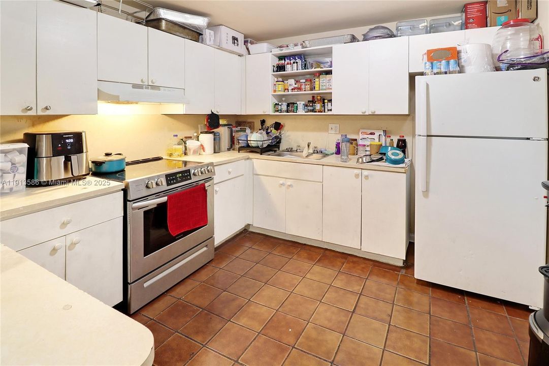 En Venta: $315,000 (4 camas, 2 baños, 1542 Pies cuadrados)