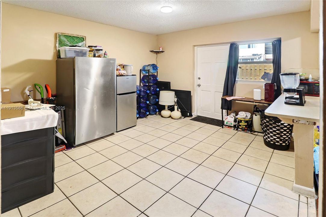 En Venta: $315,000 (4 camas, 2 baños, 1542 Pies cuadrados)