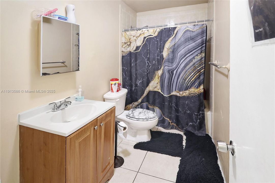 En Venta: $315,000 (4 camas, 2 baños, 1542 Pies cuadrados)