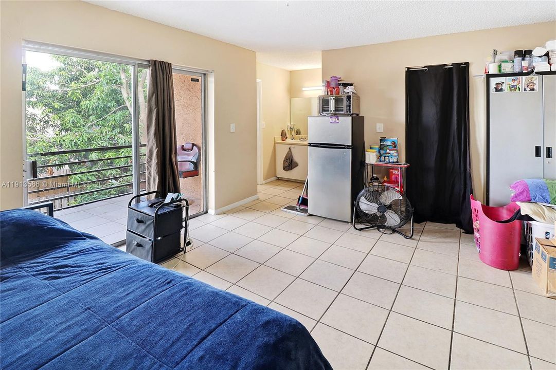 En Venta: $315,000 (4 camas, 2 baños, 1542 Pies cuadrados)