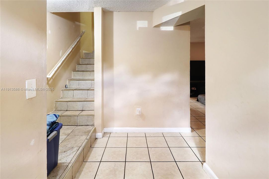 En Venta: $315,000 (4 camas, 2 baños, 1542 Pies cuadrados)