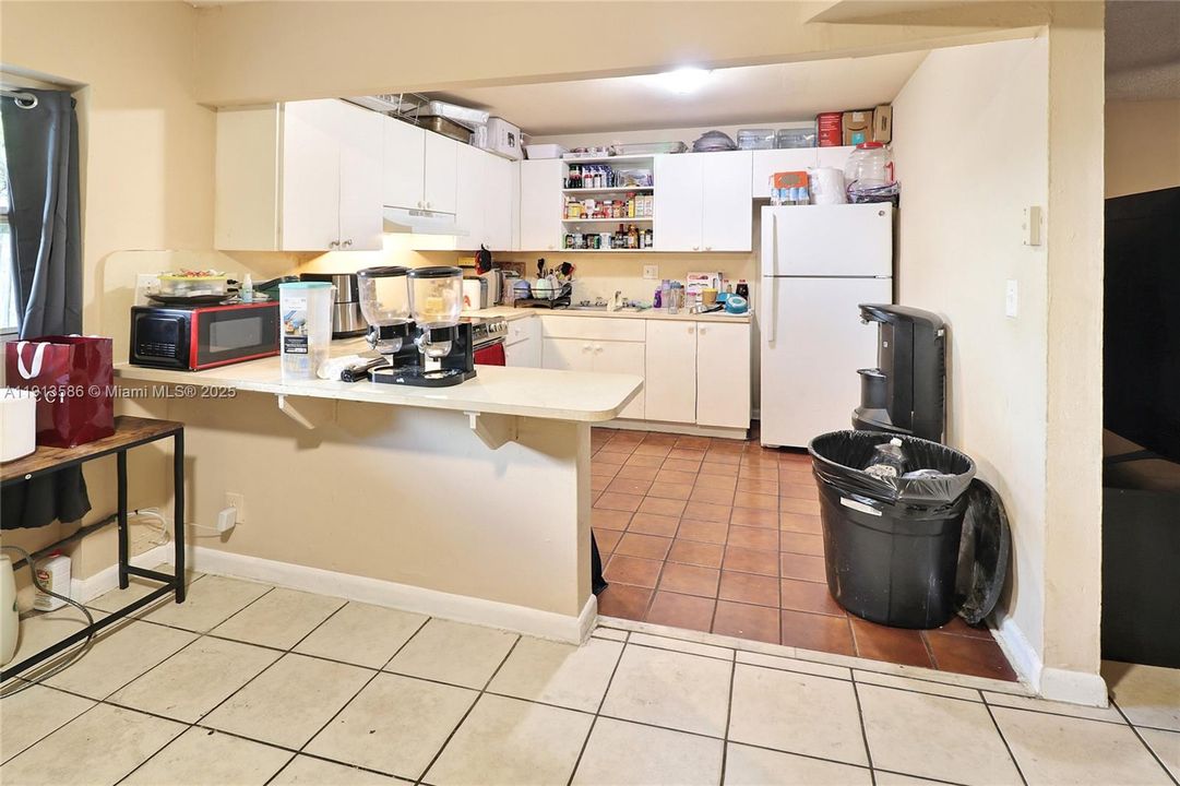 En Venta: $315,000 (4 camas, 2 baños, 1542 Pies cuadrados)