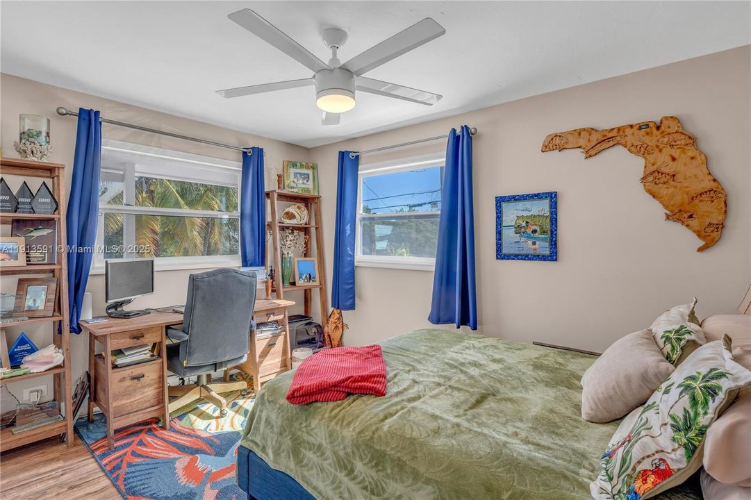 For Sale: $1,089,000 (2 beds, 1 baths, 1056 Square Feet)