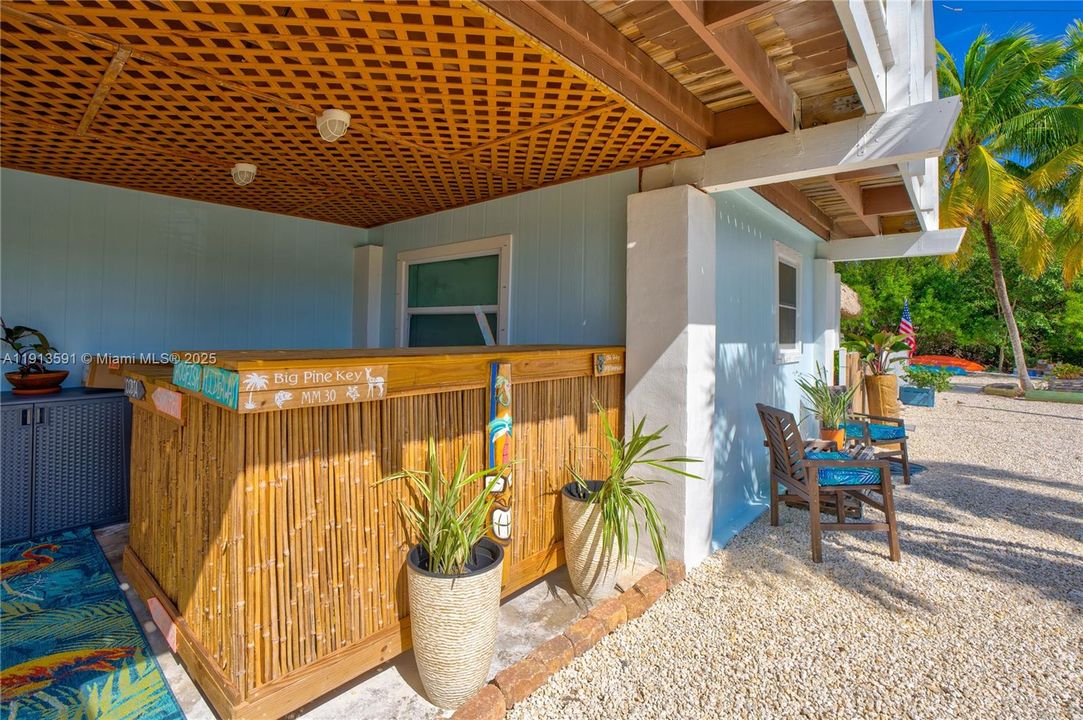 For Sale: $1,089,000 (2 beds, 1 baths, 1056 Square Feet)