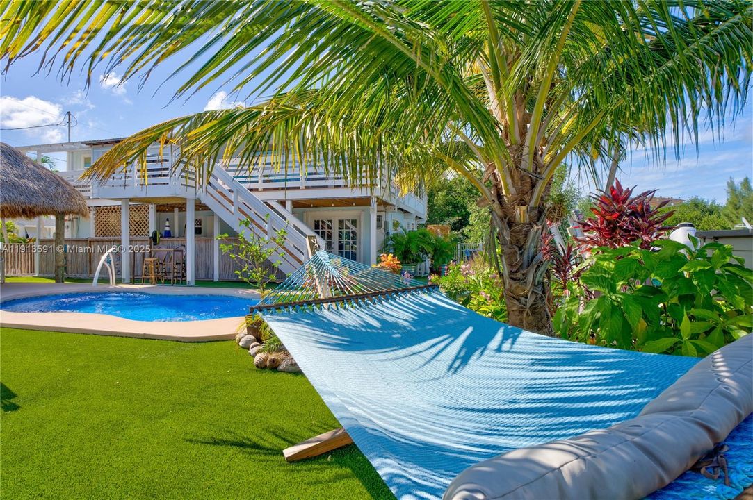 For Sale: $1,089,000 (2 beds, 1 baths, 1056 Square Feet)