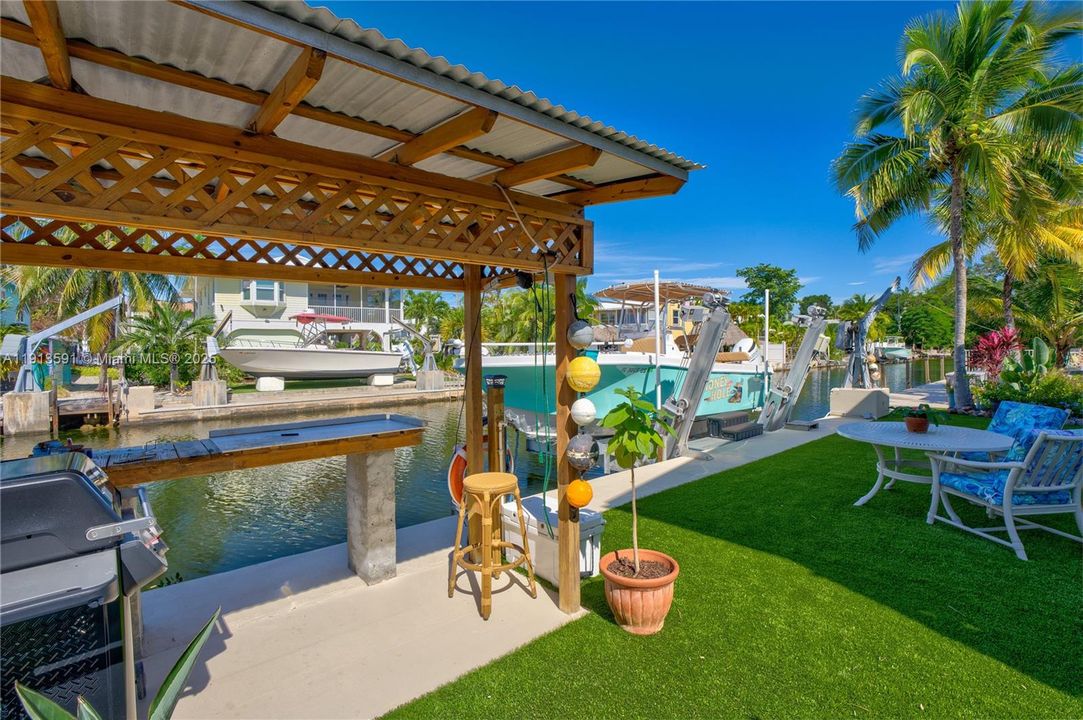 For Sale: $1,089,000 (2 beds, 1 baths, 1056 Square Feet)