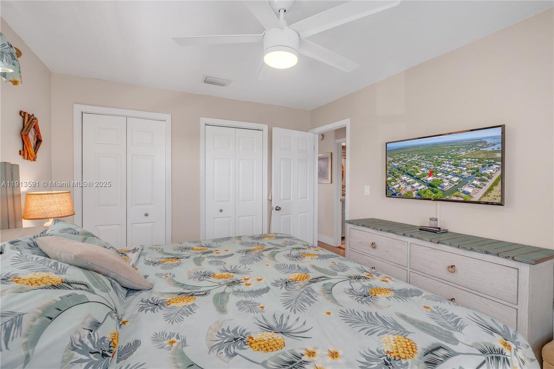 For Sale: $1,089,000 (2 beds, 1 baths, 1056 Square Feet)