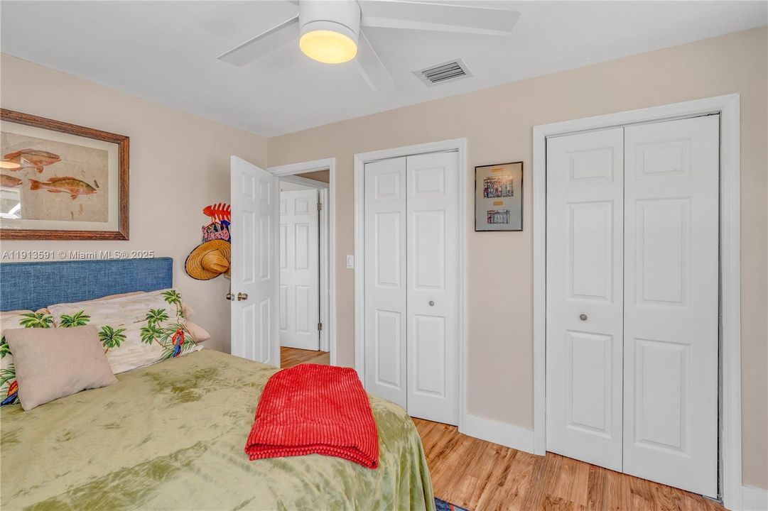 For Sale: $1,089,000 (2 beds, 1 baths, 1056 Square Feet)