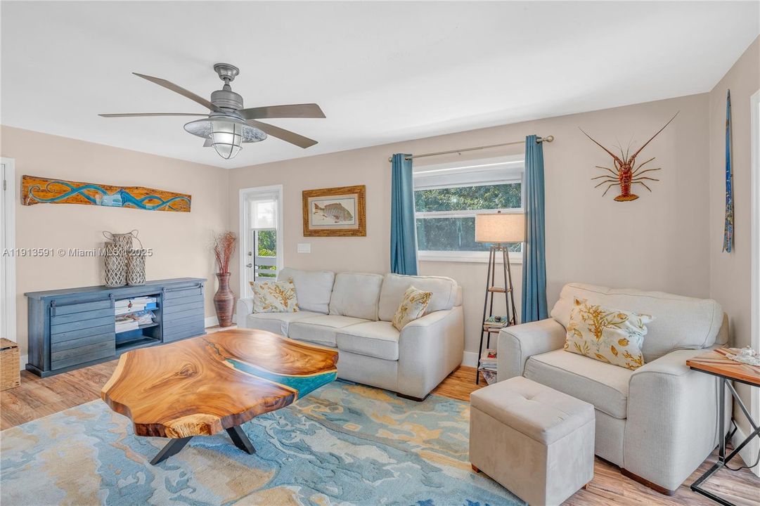 For Sale: $1,089,000 (2 beds, 1 baths, 1056 Square Feet)