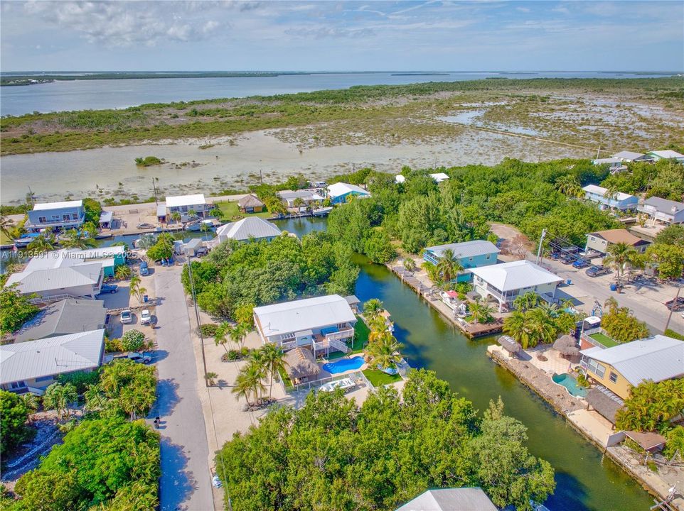 For Sale: $1,089,000 (2 beds, 1 baths, 1056 Square Feet)