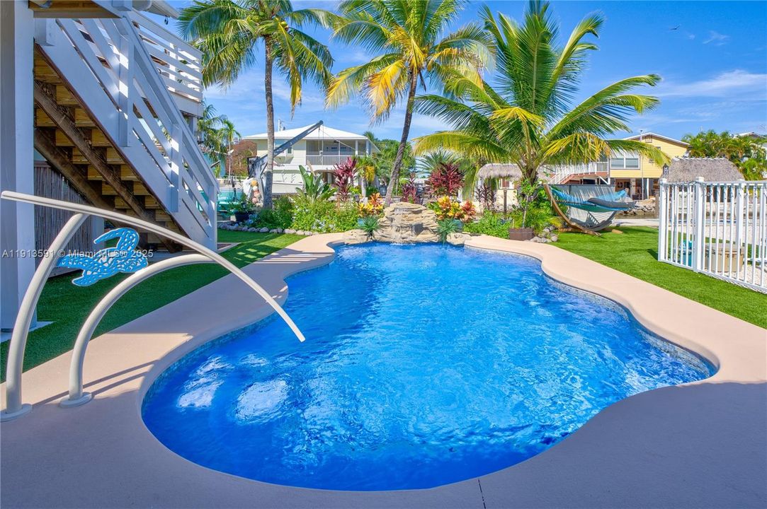 For Sale: $1,089,000 (2 beds, 1 baths, 1056 Square Feet)