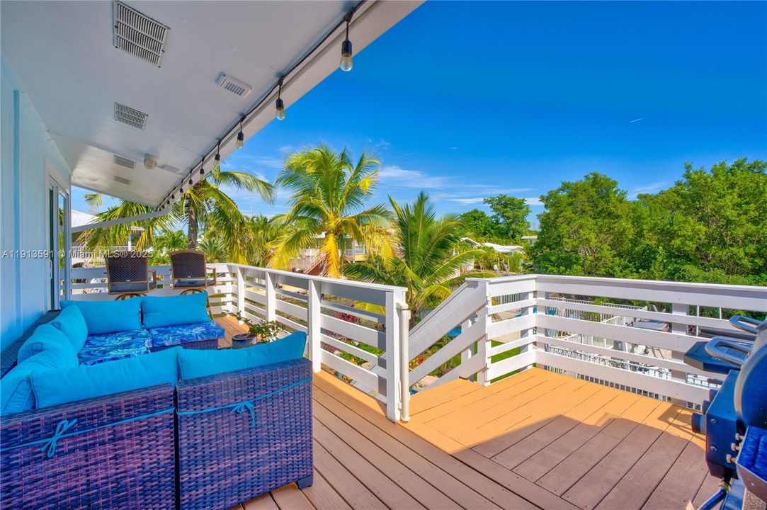 For Sale: $1,089,000 (2 beds, 1 baths, 1056 Square Feet)