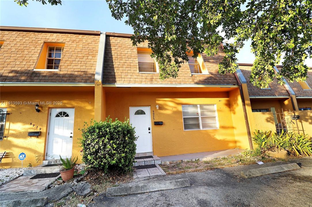 В аренду: $2,900 (5 спален, 2 ванн, 1520 Квадратных фут)