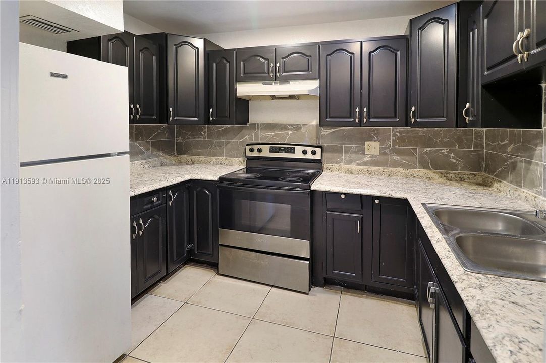 В аренду: $2,900 (5 спален, 2 ванн, 1520 Квадратных фут)