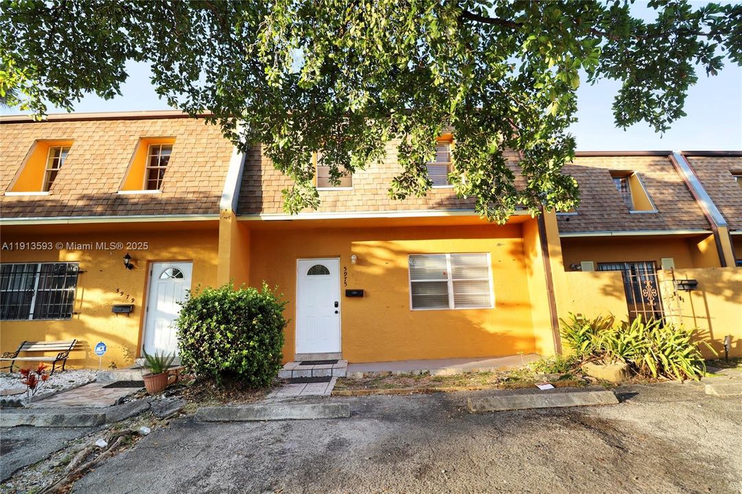 В аренду: $2,900 (5 спален, 2 ванн, 1520 Квадратных фут)