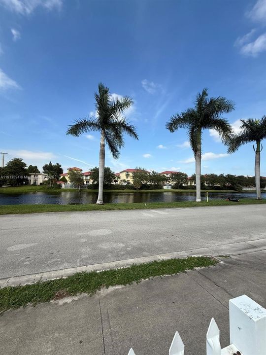 For Sale: $155,000 (1 beds, 1 baths, 790 Square Feet)